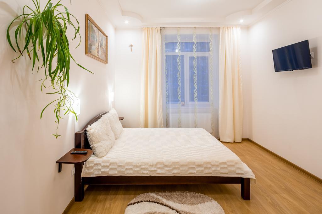 Apartment On Khmelnytskogo Street Lviv Exterior foto