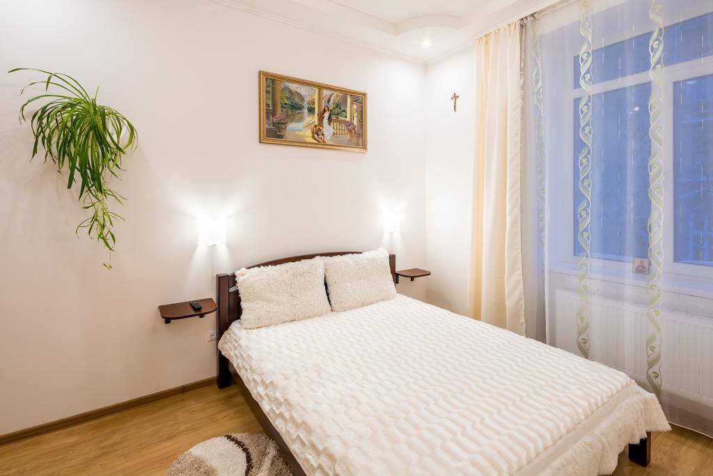 Apartment On Khmelnytskogo Street Lviv Exterior foto