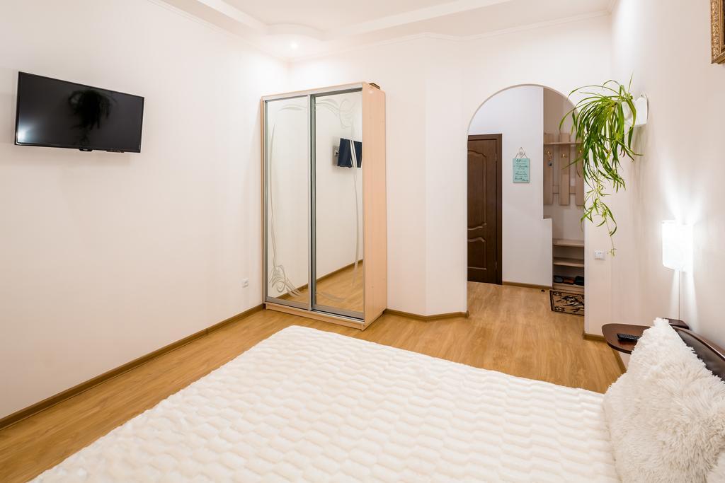 Apartment On Khmelnytskogo Street Lviv Exterior foto